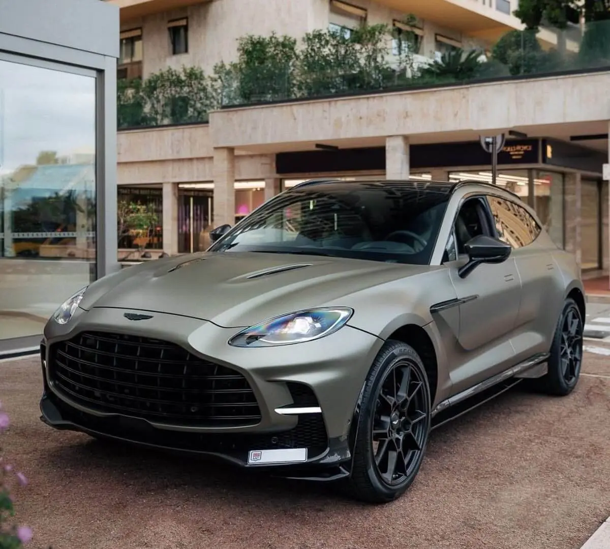 2024 Aston Martin DBX
