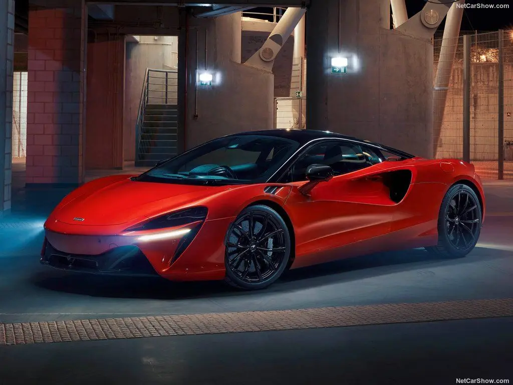2023 McLaren Artura