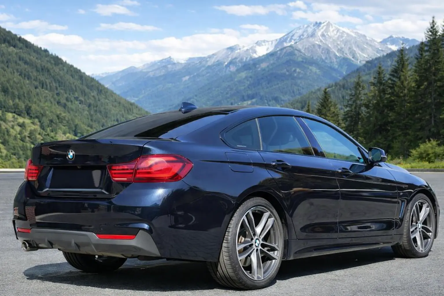 2017 BMW 418 rear view
