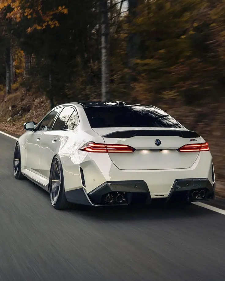2024 BMW M5 rear view