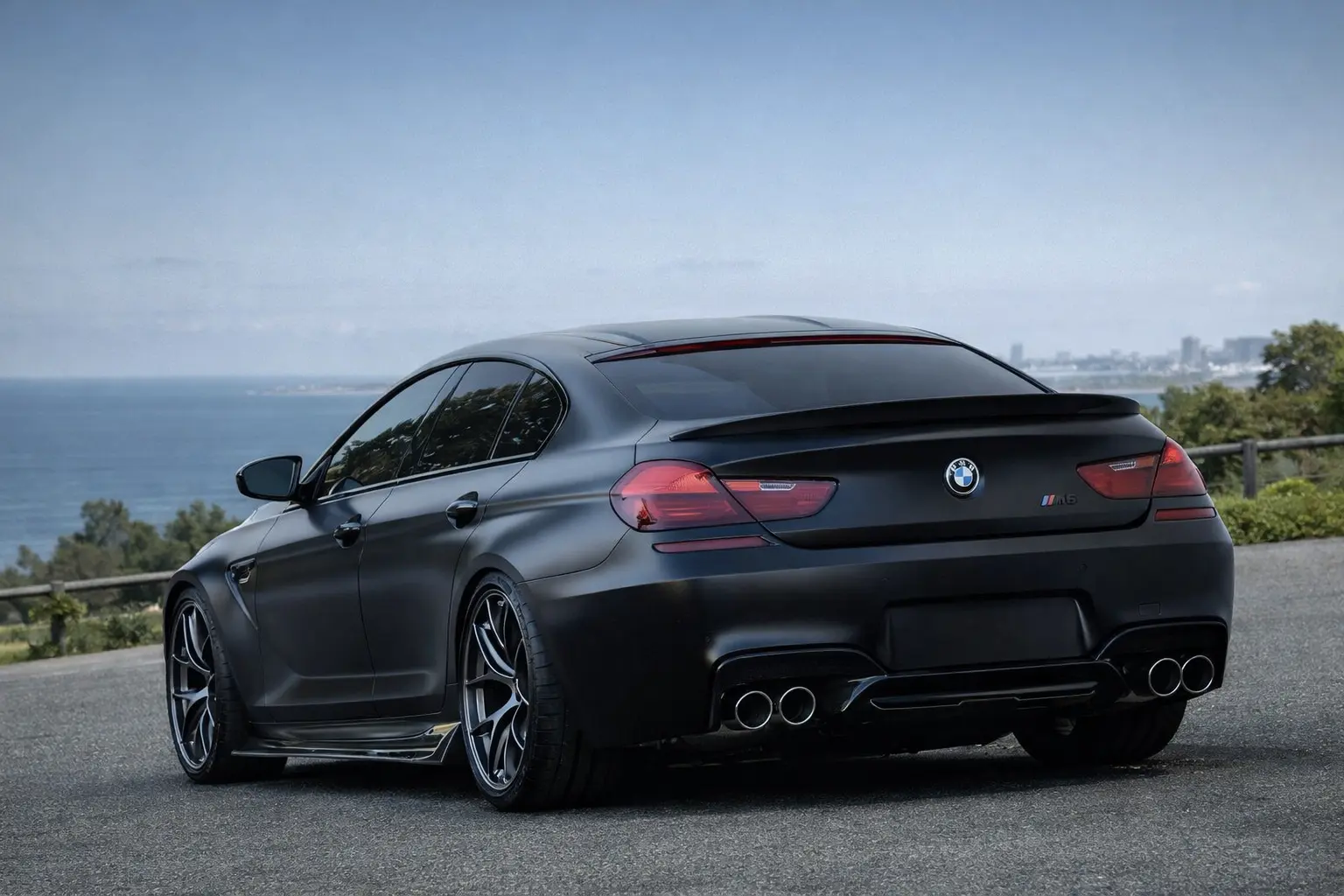 2017 BMW M6 rear view