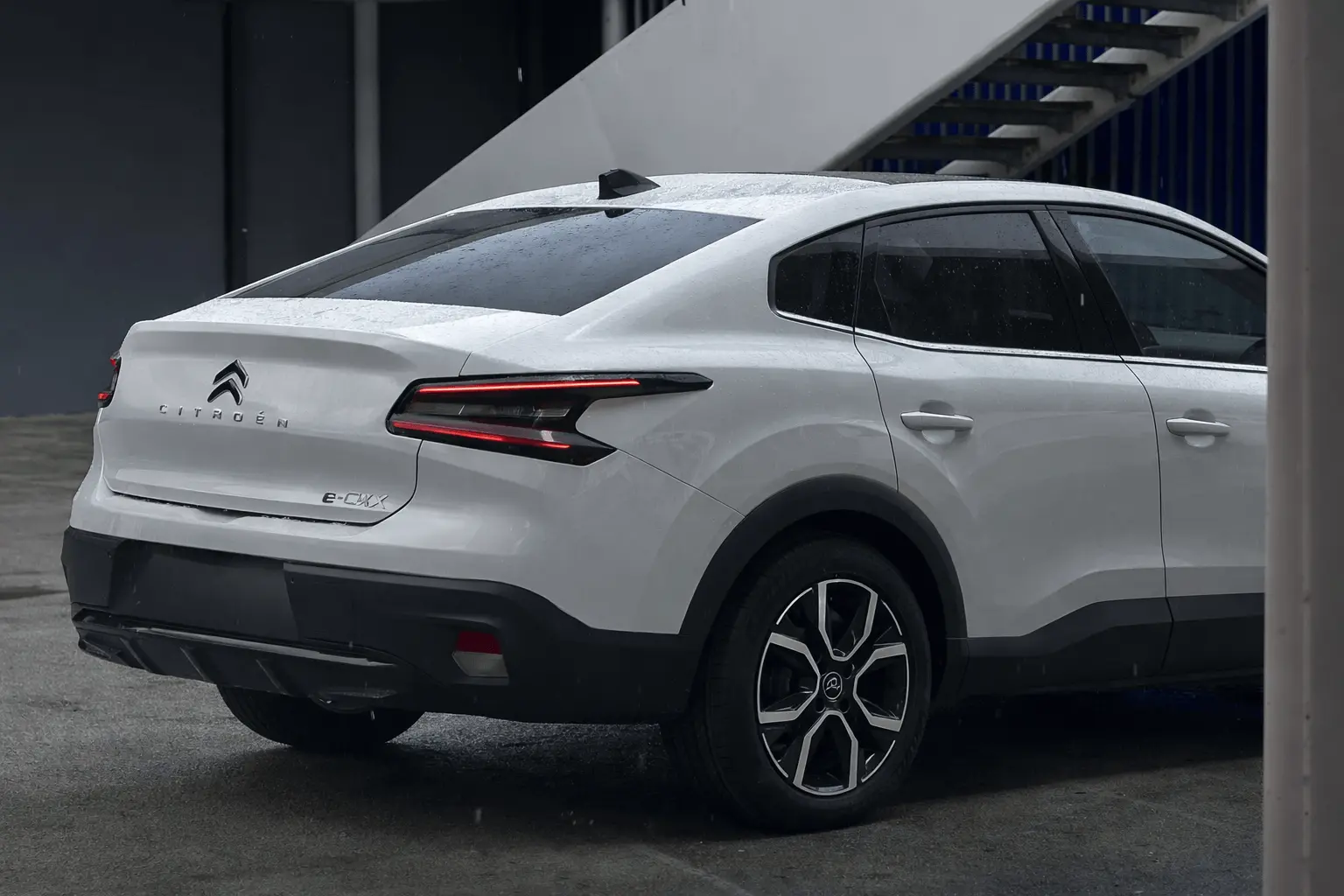 2024 Citroen E-C4 X rear view