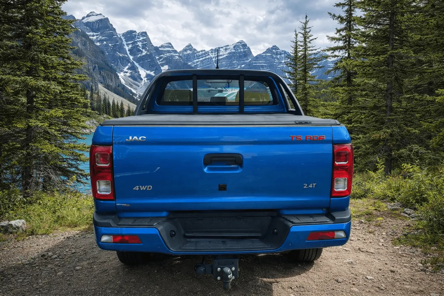 2023 JAC T8 rear view
