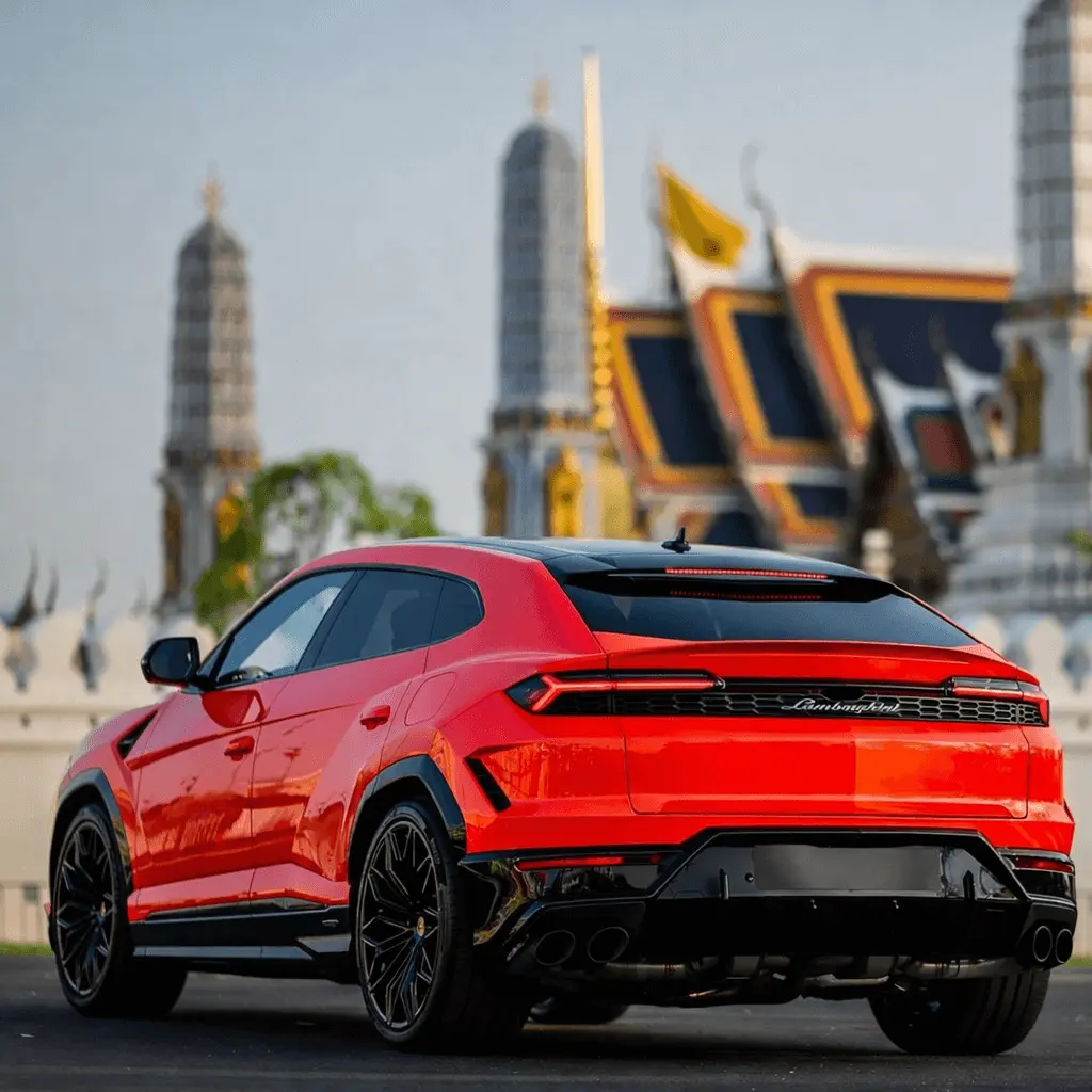 2022 Lamborghini Urus rear view