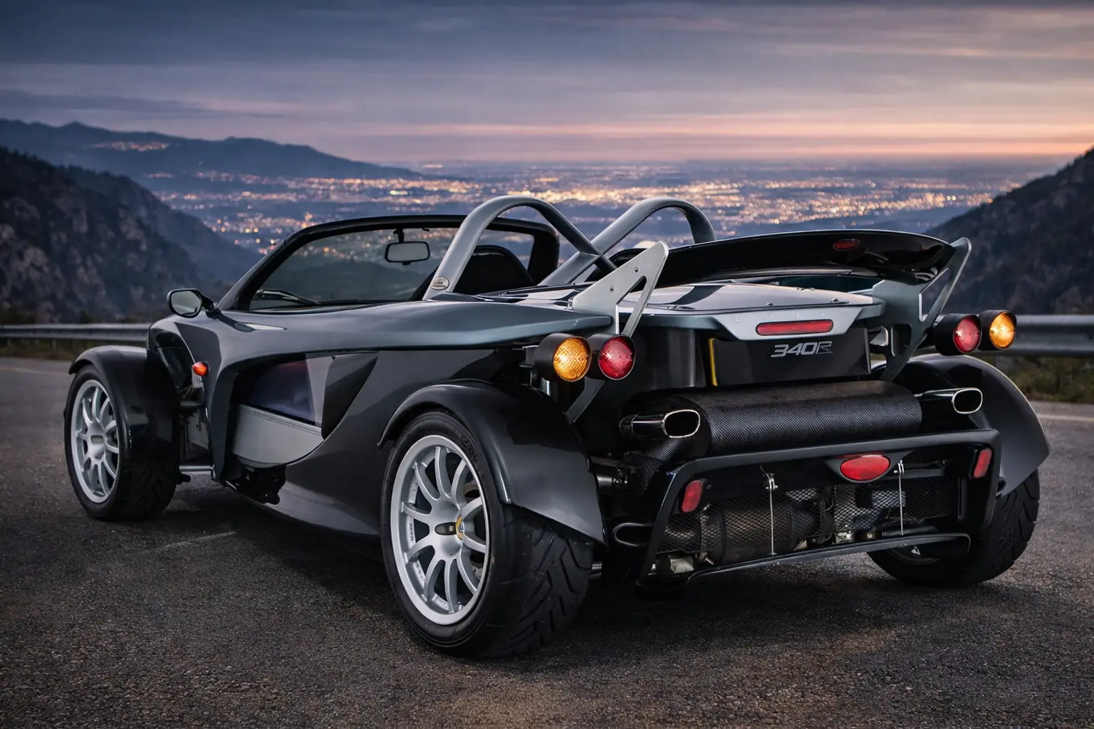 2000 Lotus 340 R rear view