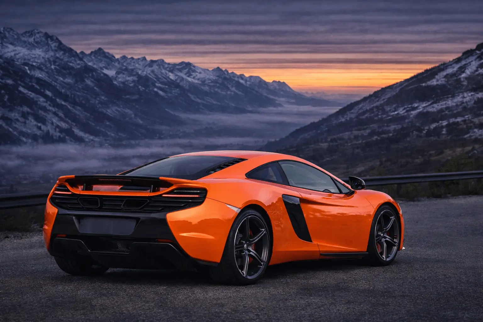 2018 McLaren 650S Coupe rear view