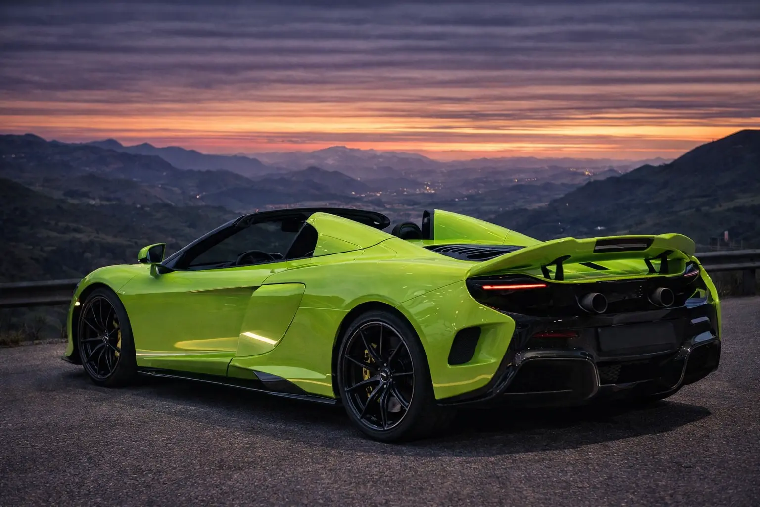 2017 McLaren 675LT rear view