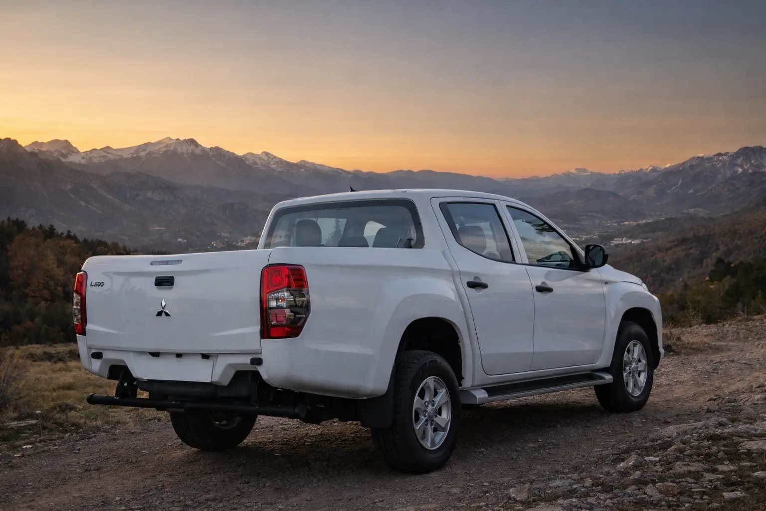 2021 Mitsubishi L200 rear view