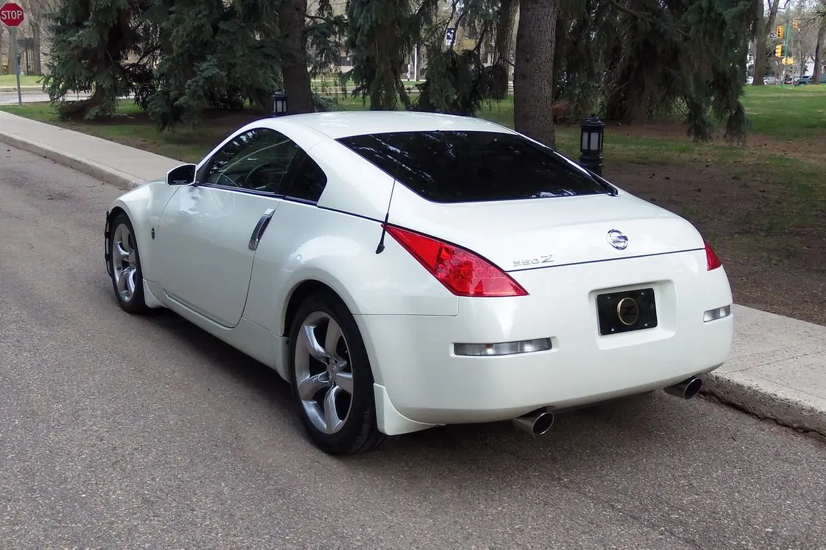 2005 Nissan 350Z rear view