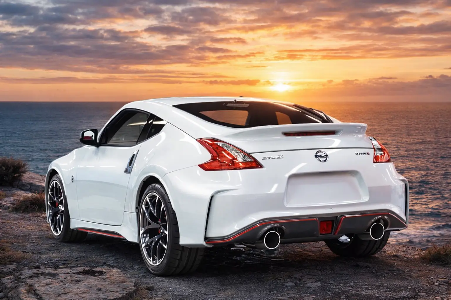 2017 Nissan 370Z rear view