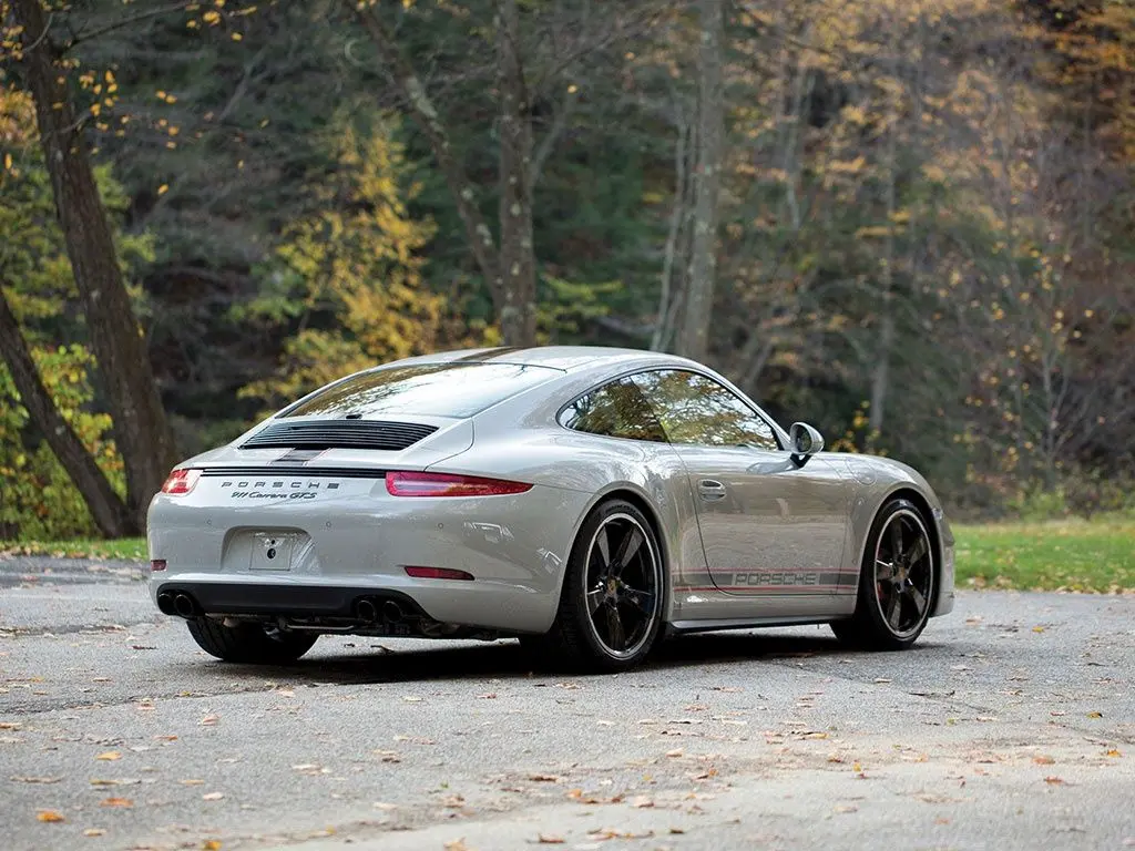 2015 Porsche 991 rear view