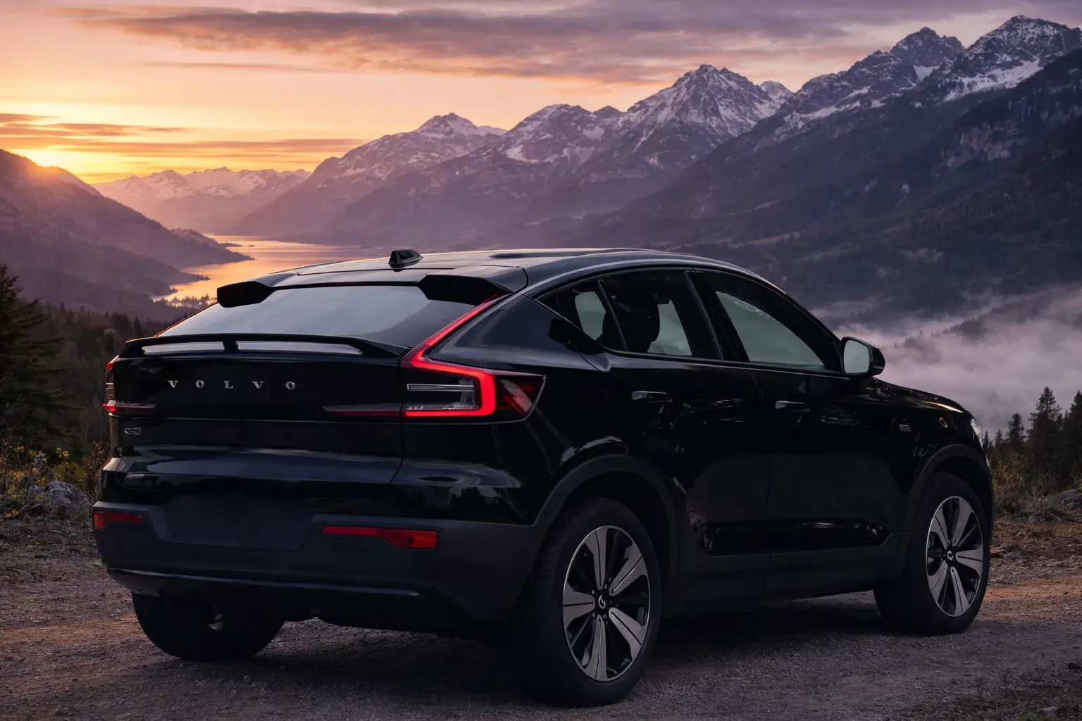 2022 Volvo C40 rear view