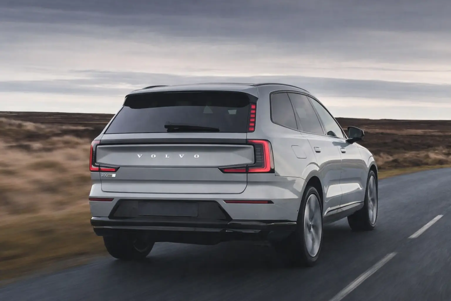 2025 Volvo EX90 rear view