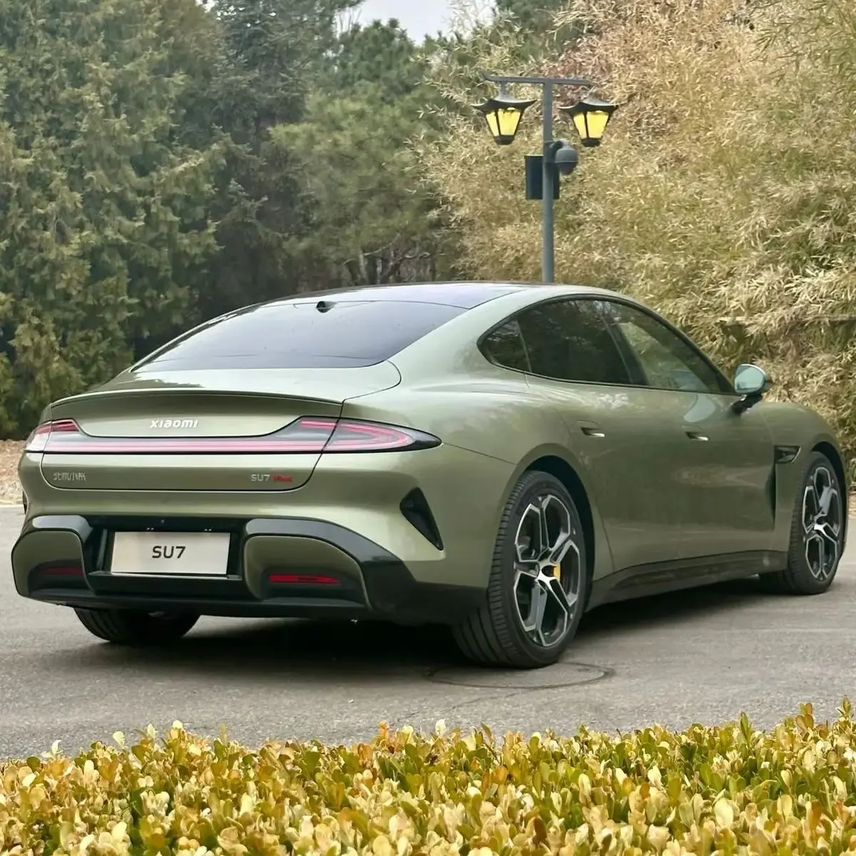 2025 Xiaomi SU7 rear view